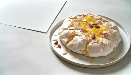 Citronmarengsbrud med mandelkerner